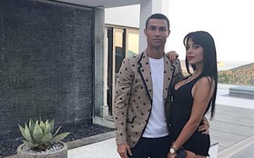 Ronaldo vẫn đang nghỉ hè với Georgina, khó đối đầu Real Madrid trước mùa giải