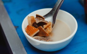 Hàng phá lấu cốt dừa hiếm có ở Sài Gòn: béo ngọt tự nhiên mà không hề dùng chất tạo màu
