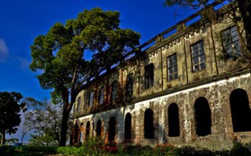 Khách sạn trăm tuổi bị bỏ hoang ở Philippines ẩn chứa nhiều câu chuyện đen tối làm du khách tò mò