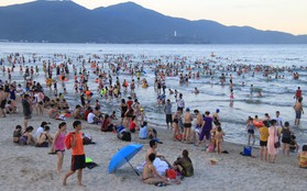Sở TN&MT Đà Nẵng khuyến cáo du khách hạn chế tắm biển vì xuất hiện tình trạng bị nổi mẩn ngứa