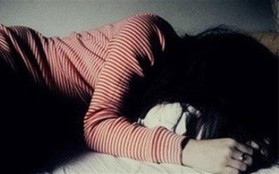 Bé gái 14 tuổi bị nam thanh niên khống chế hiếp dâm