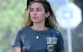 Miley Cyrus xuất hiện buồn rầu, tháo nhẫn đính hôn giữa tin đồn chia tay Liam Hemsworth