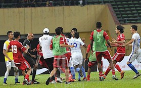 Chấn động trước thềm ASIAD: Olympic Malaysia hỗn chiến với Olympic UAE trong trận cầu xấu xí