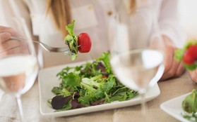 Những thực phẩm nên và không nên sử dụng làm món salad trong giai đoạn Detox thay thế các bữa ăn hoàn toàn
