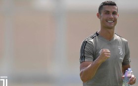 Ronaldo ghi bàn trong chiến thắng đậm 8-0 của Juventus