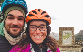 Cặp đôi trẻ đạp xe qua địa phận của IS để tuyên truyền niềm tin tốt đẹp vào nhân loại, không may bị phiến quân sát hại ngay sau đó