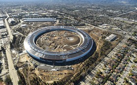 "Tàu vũ trụ" Apple Park lần đầu khoe khu cafe cực xịn: Cửa kính vòng cung khổng lồ tự động, đúng chất phi thuyền không gian