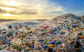 Hệ quả kinh khủng hơn của rác nhựa mới được phát hiện: Biến đổi khí hậu