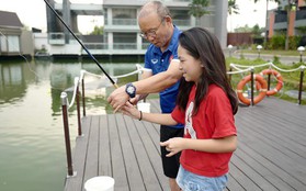 Cô bé khiến fan của Olympic Việt Nam "phát hờn" vì được HLV Park Hang Seo dạy câu cá