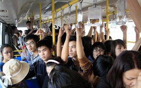 1001 nỗi khổ mà chỉ những ai hay đi xe bus mới hiểu: Tắc đường, chen chúc nhau, mùi cơ thể!
