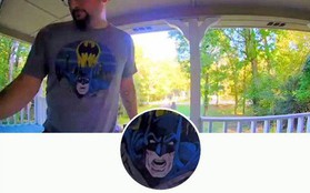 Chuông cửa thông minh không cho chủ vào nhà vì tưởng hình Batman trên áo là kẻ xấu