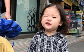 Biểu cảm lém lỉnh đáng yêu của nhóc tì Hàn Quốc viral trên Instagram