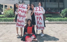 "Có tâm" như bạn thân: Thức cả đêm để vẽ banner "bêu rếu" bạn mình ế 22 năm trong ngày tốt nghiệp