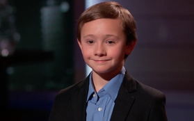 Cậu bé 10 tuổi gây choáng vì vay được 50.000 USD chỉ với quầy nước chanh trong Shark Tank phiên bản Mỹ