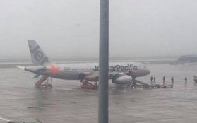 Máy bay Jetstar đi Sài Gòn hạ cánh ngay sau khi vừa cất cánh tại Nội Bài