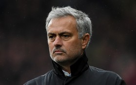 Đối đầu với Scholes, phần thua thiệt sẽ thuộc về Mourinho