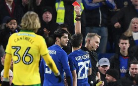 Bị đuổi 2 cầu thủ, Chelsea vất vả hạ Norwich ở loạt sút luân lưu