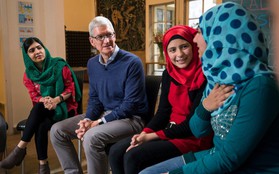 Giám đốc Apple và chủ nhân giải Nobel 2014 Malala Yousafzai hợp tác trong chiến dịch đưa 100.000 bé gái trên khắp thế giới tới trường