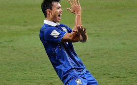 Bất ngờ cực thú vị về chàng tiền đạo Thái Lan ghi 6 bàn trong 1 trận, suýt phá kỷ lục AFF Cup