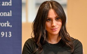 Meghan tiếp tục mất điểm trong sự kiện mới, khuôn mặt bị chê cứng như tượng sáp và mái tóc rối bời như chưa chải