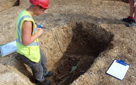 Phát hiện bộ xương 'ma cà rồng' hơn 2.000 tuổi ở Anh