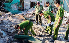 Vụ nổ làm người đàn ông tử vong: Mái nhà bị hất tung, vợ hoảng hốt thấy tay chồng đứt lìa