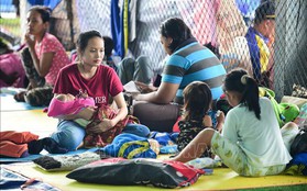 Indonesia: Nạn nhân thảm họa không dám rời trại trú ẩn vì sợ sóng thần tái diễn