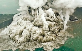 Núi lửa Indonesia có thể đổ sập gây thêm thảm họa sóng thần chết chóc