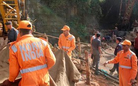 Ấn Độ nỗ lực giải cứu 15 thợ mỏ bị mắc kẹt trong nước lũ