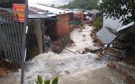 Mưa lớn, TP Nha Trang ngập mênh mông nước