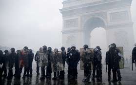 147.000 cảnh sát Pháp sẽ xuống đường chuẩn bị ứng phó biểu tình đêm giao thừa