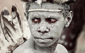 Chùm ảnh khắc họa vẻ đẹp mê hoặc của thổ dân trong các bộ lạc thiểu số vòng quanh thế giới