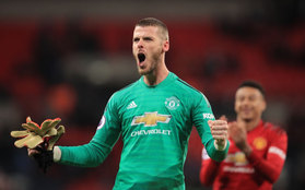 Cầu thủ MU ôm đầu ngỡ ngàng, bàng hoàng trước tài năng cản phá kiệt xuất của "thánh" De Gea