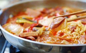 Budae Jjigae: món lẩu quốc dân người Hàn ai cũng biết nhưng lại có nguồn gốc thật buồn