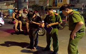 Hỗn chiến khiến 3 người bị trọng thương vì tiếng nẹt pô xe trong đêm Sài Gòn