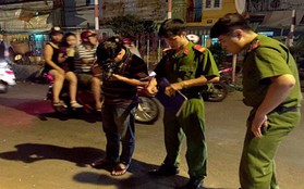 Người phụ nữ ở Sài Gòn bị thanh niên dùng dao đâm vào đầu vì bịch ve chai