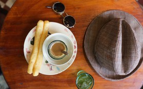 Cách ăn sáng của người Sài Gòn xưa mà không phải ai cũng biết: Quẩy nóng chấm cà phê sữa