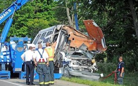 Xe tải đâm xe buýt tại Brazil, gần 30 người thương vong