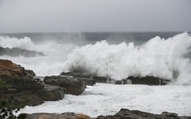 Siêu bão Hagibis: Nhiều khu vực ở Nhật Bản mất điện, người dân nhanh chóng di tản, giao thông tê liệt vì nhiều nơi bị nhấn chìm trong biển nước