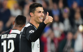 Dứt điểm cực vô duyên nhưng Ronaldo vẫn kịp lập thêm kỷ lục Champions League với bàn ấn định chiến thắng 3-0 cho Juventus
