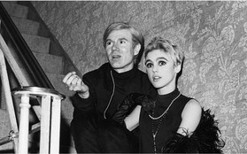 Edie Sedgwick - nàng "It girl" nổi loạn và quyến rũ chết người nhưng chỉ vì phản bội tay đạo diễn quyền lực mà nhận kết cục bi thảm