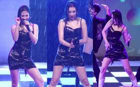 Sunmi chứng tỏ đẳng cấp idol 12 năm tuổi khi biểu diễn chuyên nghiệp dưới trời mưa tầm tã khiến netizen không tiếc lời khen ngợi