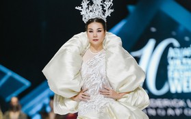 AVIFW Thu Đông 2019: Siêu mẫu Thanh Hằng khoe thần thái đỉnh cao, kết màn hoàn hảo show diễn của "quái kiệt" Frederick Lee