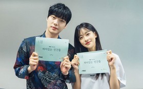 Hậu tin đồn bị tẩy chay trên phim trường, Ahn Jae Hyun cười gượng cùng Oh Yeon Seo quảng bá phim mới!