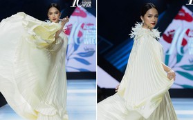 Hoa hậu Hương Giang catwalk xuất thần trong show diễn khép lại AVIFW Thu Đông 2019