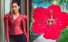 Đối thủ của Hoàng Thùy chọn ngay trang phục hoa dâm bụt "đỏ thơm" tại "Miss Universe"