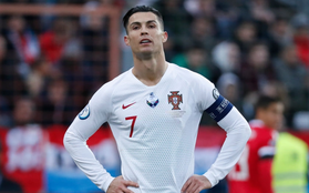 Ronaldo than khổ sau khi phải thi đấu trên "ruộng khoai": Tôi thật sự chẳng biết phải đá ra sao với mặt sân như vậy!