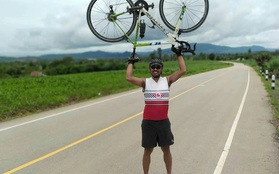 Fan Thái Lan chơi lớn, đạp xe hơn 1400 cây số đến Mỹ Đình cổ vũ đội tuyển