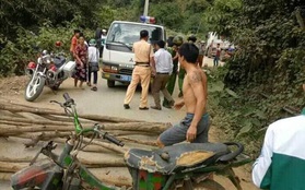 Sơn La: Một số đối tượng quá khích dùng cây gỗ và xe máy chặn đường cảnh sát giao thông