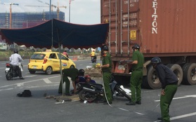 TP.HCM: Người chồng khóc nghẹn khi chứng kiến xe container cán con gái 2 tuổi tử vong, vợ bị nát chân